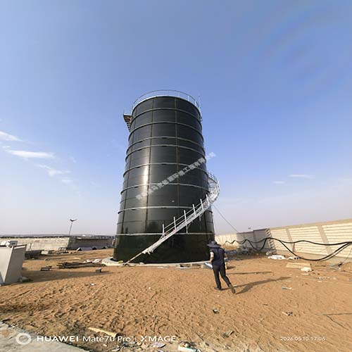一种应用在高浓度污水、石油化工、垃圾渗滤液、氯离子40000以上的废水中等领域的液体储存装置